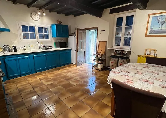 4 Star Gascon Retreat With Pool And Tennis Court Villa *