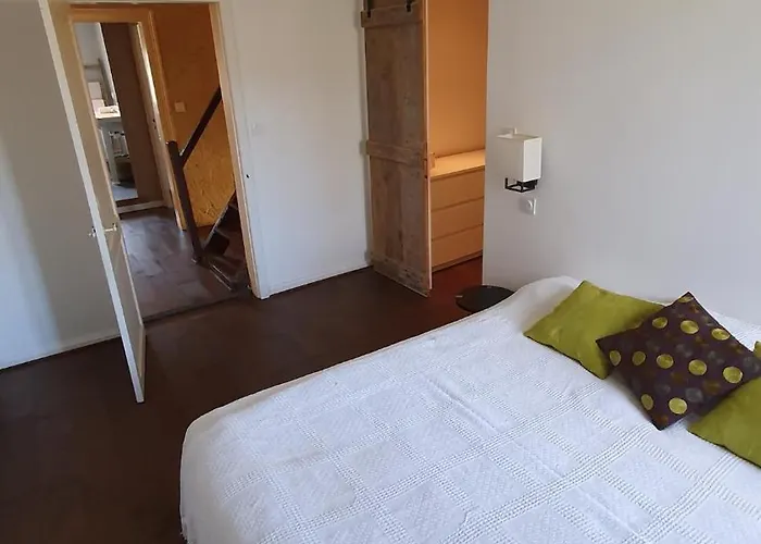 4 Star Gascon Retreat With Pool And Tennis Court ヴィラ Aignan