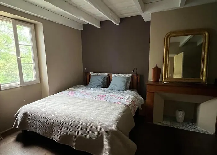 4 Star Gascon Retreat With Pool And Tennis Court ヴィラ