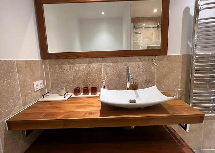 4 Star Gascon Retreat With Pool And Tennis Court ヴィラ Aignan