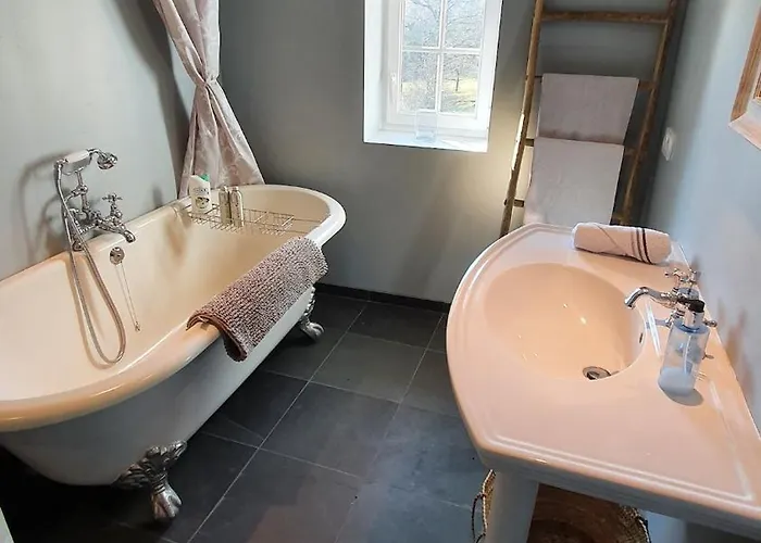 4 Star Gascon Retreat With Pool And Tennis Court